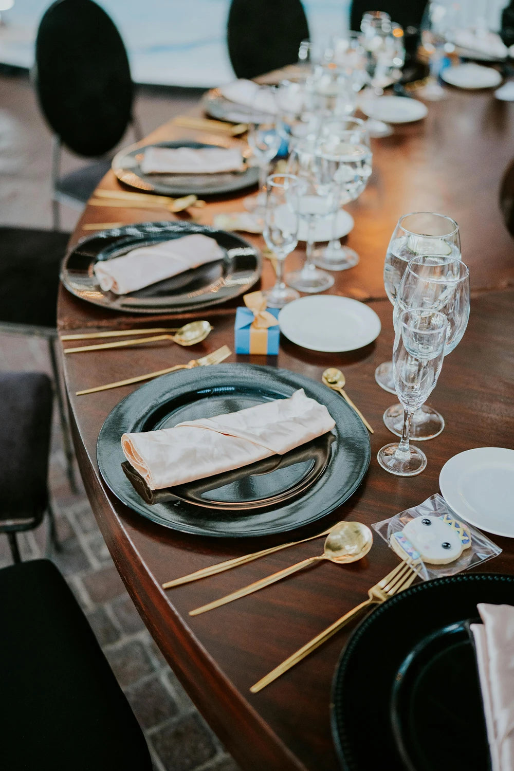 TABLE & SERVINGWARE